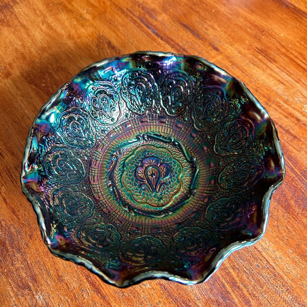 FENTON Ruffled Amethyst Persian Medallion  Carnival  Bowl 8 inch with logo